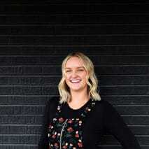 Portrait of Hannah S, a professional stylist at Style Bar Salon, showcasing their expertise and style.