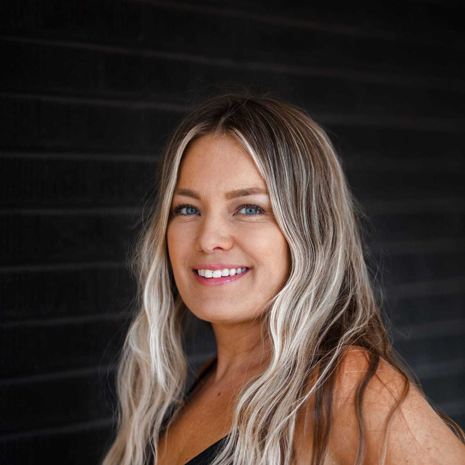 Portrait of Shauna, a professional stylist at Style Bar Salon, showcasing their expertise and style.