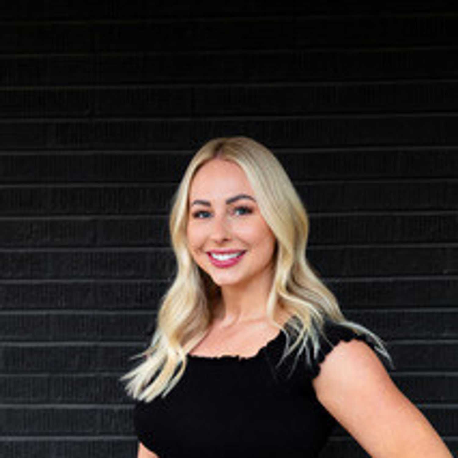 Portrait of Mikayla Bolmes, a professional stylist at Style Bar Salon, showcasing their expertise and style.